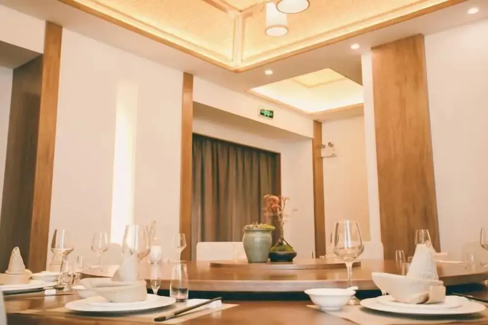 Xuancheng: Ningguo Zhenye East Station Resort Hotel (South Anhui Sichuan-Tibet Line)