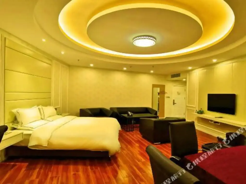 World Aladdin Hotel (Zibo Huantai Zhangbei Road Xinyu Building Branch) — фото 1