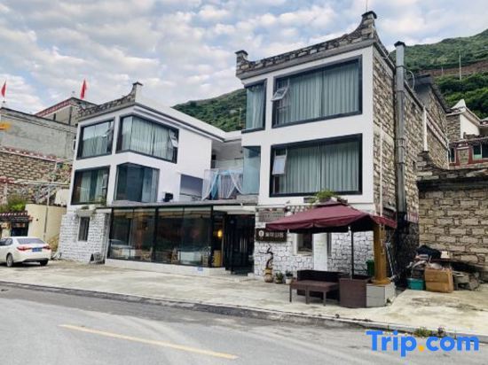 Вэньчуань: Siguniang Mountain Lotus Mountain Residence (Changpinggou Scenic Area Branch)