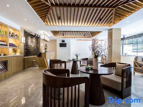 Вэньчуань: Siguniang Mountain Lotus Mountain Residence (Changpinggou Scenic Area Branch)