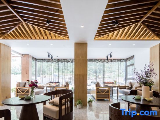 Вэньчуань: Siguniang Mountain Lotus Mountain Residence (Changpinggou Scenic Area Branch)