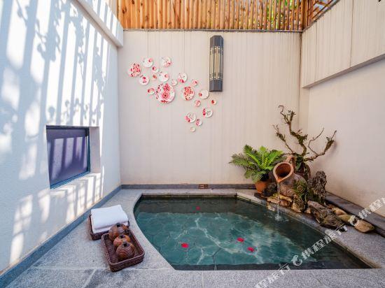 Гуйян: Wan Xiang Hot Spring Malong Courtyard