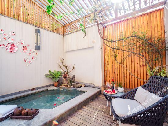 Гуйян: Wan Xiang Hot Spring Malong Courtyard