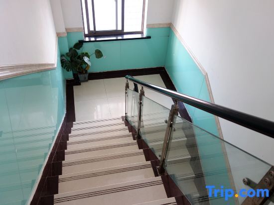 Шанхай: 99 Xinyi Hotel (Shanghai Jiuxin Highway Shop)