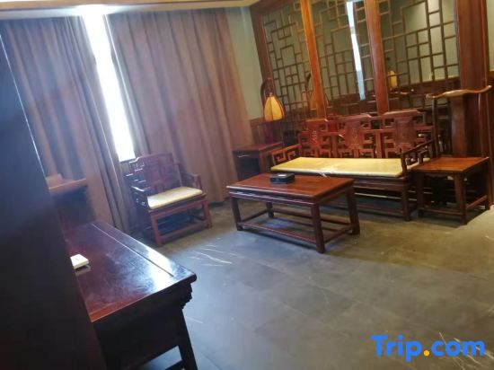 Шанграо: Huihe Water Margin Hotel (Guangfeng Passenger Transport Center Branch)