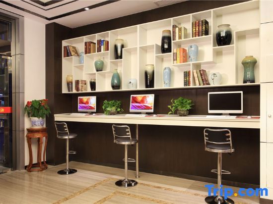 Шанхай: T Home Hotel