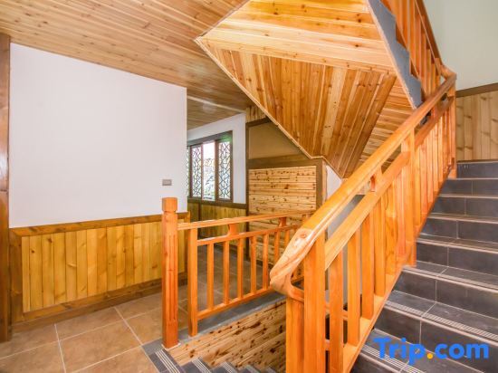 Longsheng: Longji Muyunju Boutique Homestay (Ping'an Zhuangzhai Seven Stars and Moon Viewing Point )