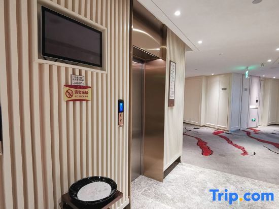 Тунжень: Tongren Vermilion Sand Hotel