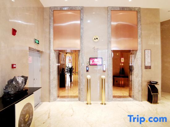 Тунжень: Tongren Vermilion Sand Hotel