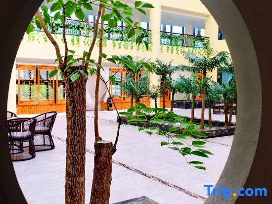 Тунжень: Tongren Vermilion Sand Hotel
