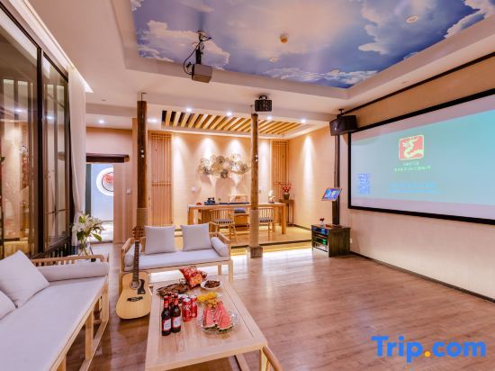 Хуаншань: Hongcun Xiaoyinyu City Huizhou Centennial Old House Design B&B