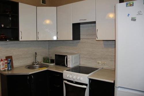 Тюмень: Apartment Tyumen Permyakova 72