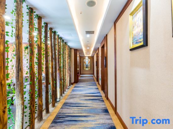 Панжихуа: Baihua Hotel (Panzhihua South Railway Station)