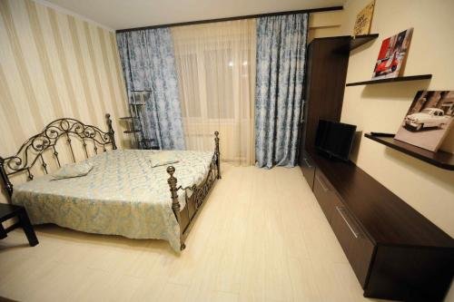 Тюмень: Apartment Fabrichnaya 9