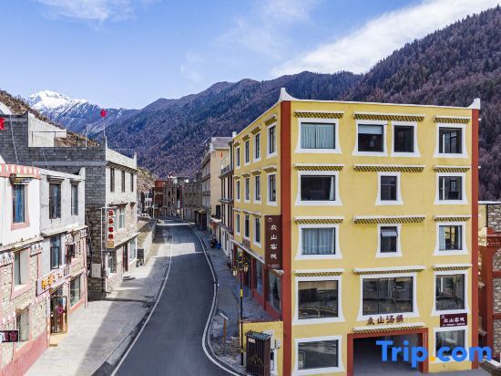 Вэньчуань: Siguniangshan Zhongshan Inn (Changpinggou Scenic Area)