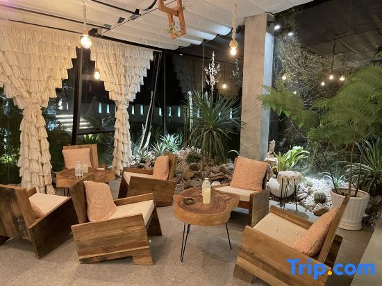 Яншо: Welove Homestay (Yangshuo West Street Shenshan Road)