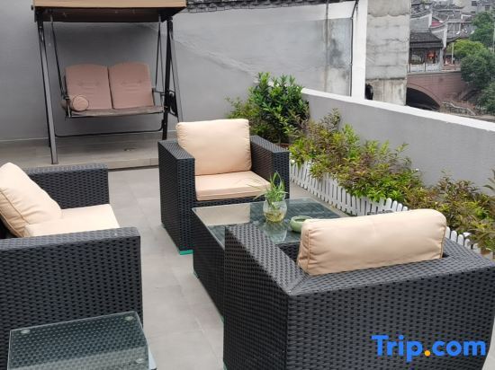 Фэнхуан: Yinxi Linjiang Homestay (Phoenix Ancient Town Tuojiang Yunqiao Branch)