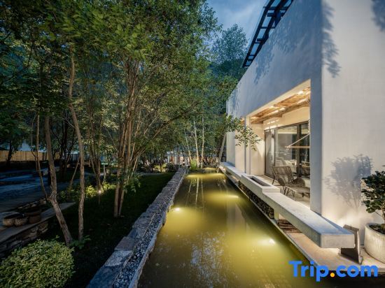 Jiuzhaigou Forest and Water, Light Luxury and Beautiful Accommodation — фото 1