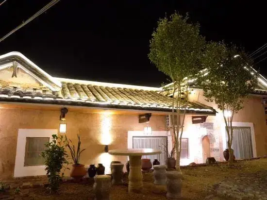 Жангжоу: Nanjing Tulou Su Yeshanju Homestay