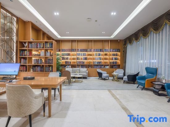 Цзясинь: Atour Light House Hotel