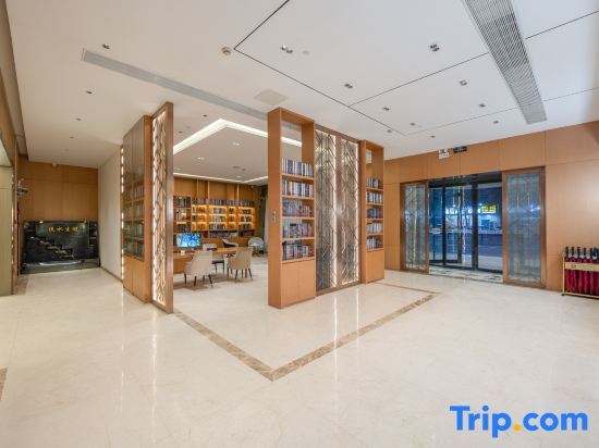 Цзясинь: Atour Light House Hotel