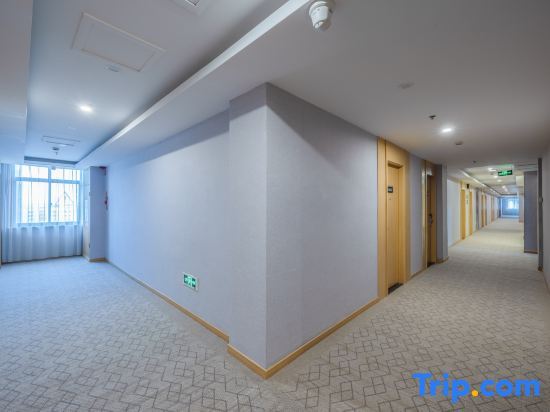 Цзясинь: Atour Light House Hotel