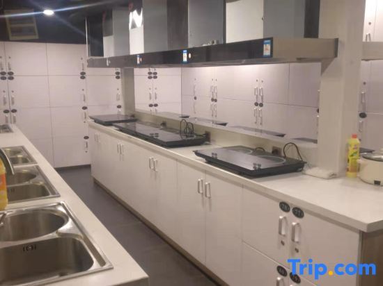 Шанхай: Xiao Hotel Apartment (Shanghai Pengpu Xincun Subway Station)