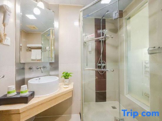 Шанхай: Home Inns · NEO (Shanghai Chongming Bayi Pedestrian Street Hotel)