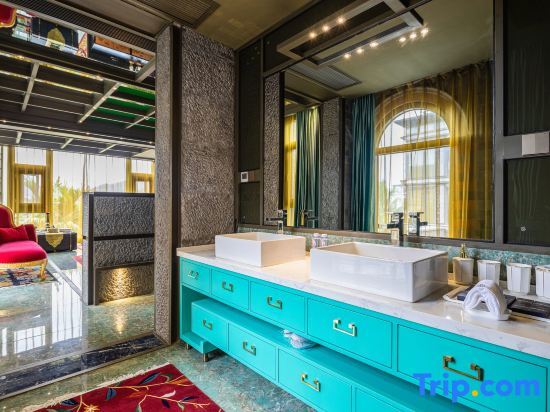 Санья: Sanya Banshan No.1 Seaview Bungalow Villa (Dadonghai Yacht Marina)