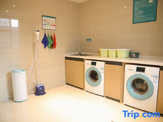 Цзясинь: Jiaxing Haiyan Xiaoyu Business Hotel