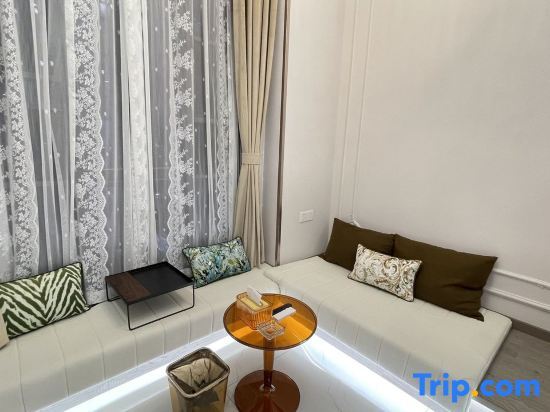 Чэнду: Luli · Light Luxury AV Homestay Chengdu Helen Tianlu Branch