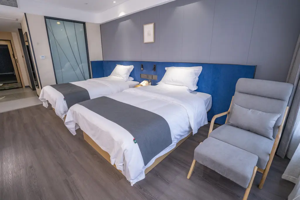 Вэньшань: Thank Inn Hotel (Qidu Square, Yanshan)