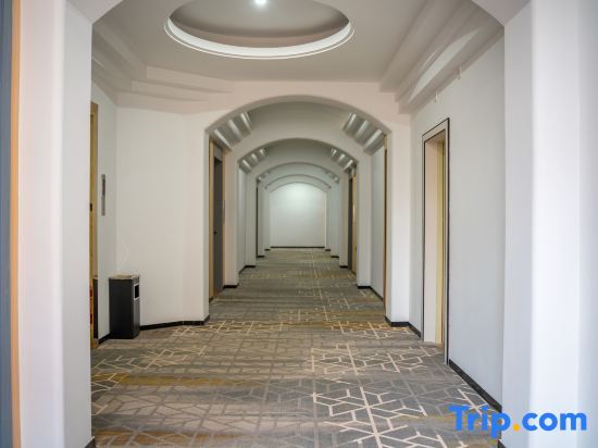 Маоминг: Kaman Hotel (Huazhou Bei'an Bus Station Zhouxuan Branch)