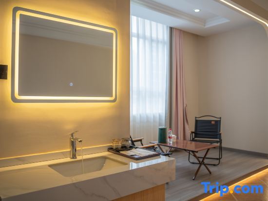 Маоминг: Kaman Hotel (Huazhou Bei'an Bus Station Zhouxuan Branch)