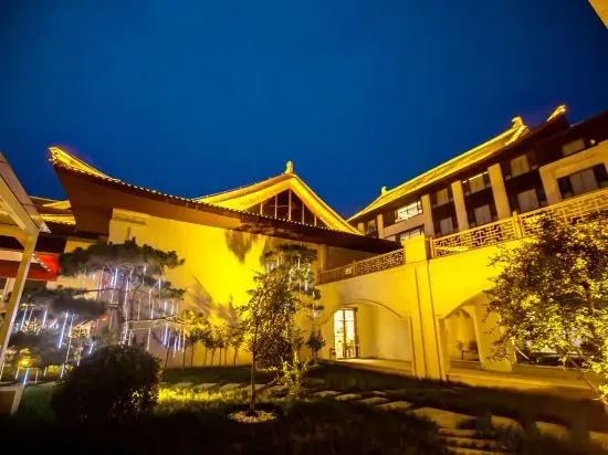 Хеби: Huajing International Hotel (Xixian Ancient City West Gate)