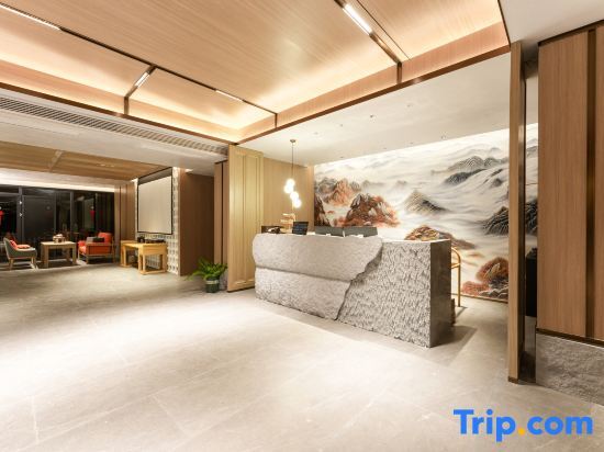 Мую: Weijianshan Homestay (Shennongjia Muyuzhen Xiangxi Street Branch)