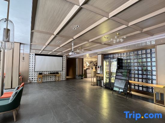 Мую: Weijianshan Homestay (Shennongjia Muyuzhen Xiangxi Street Branch)