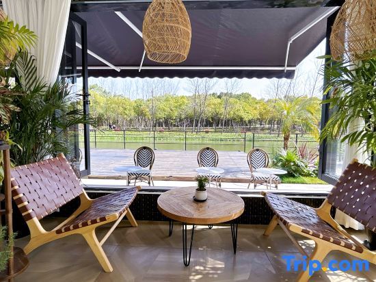 Шанхай: Shiyun Private Soup Resort Villa