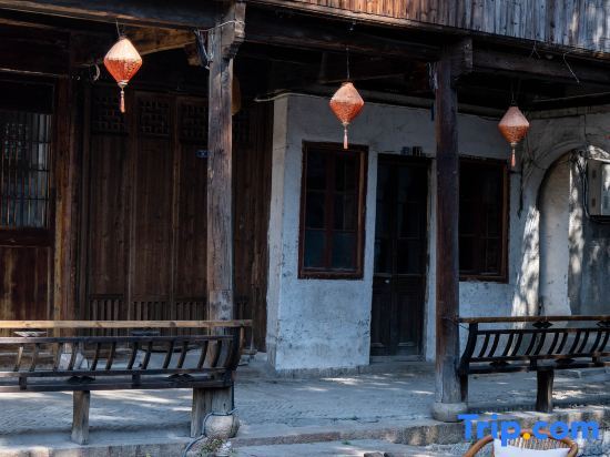 Хучжоу: Nanxun Ancient Town - a single-family homestay with river view