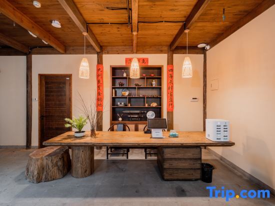 Цзясинь: Puyuan fashion ancient town theme inn