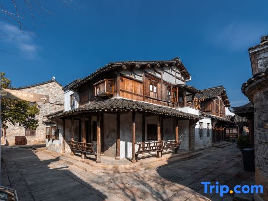 Puyuan fashion ancient town theme inn — фото 1