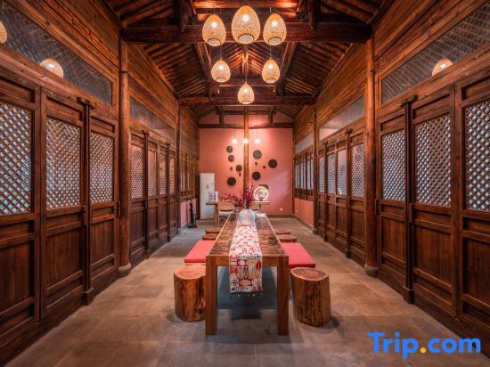 Цзясинь: Puyuan fashion ancient town theme inn