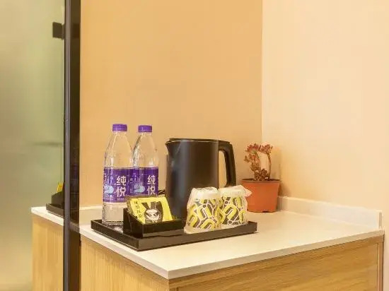 Хэфэй: IU Hotel (Hefei New Station 168 Middle School Store)