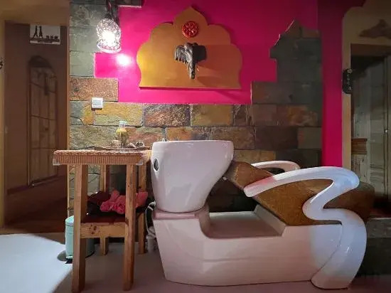 Куньмин: Artistic serendipity house on Dianchi Lake