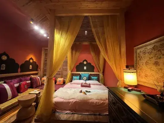 Куньмин: Artistic serendipity house on Dianchi Lake