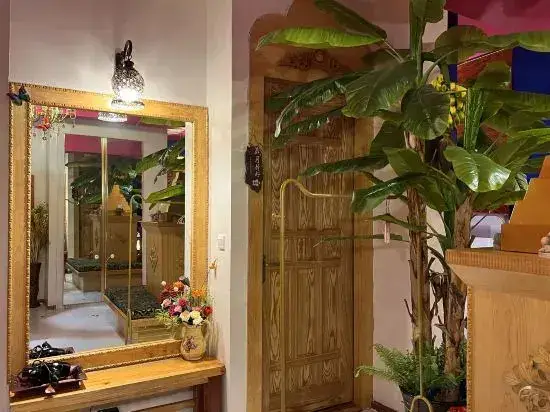 Куньмин: Artistic serendipity house on Dianchi Lake