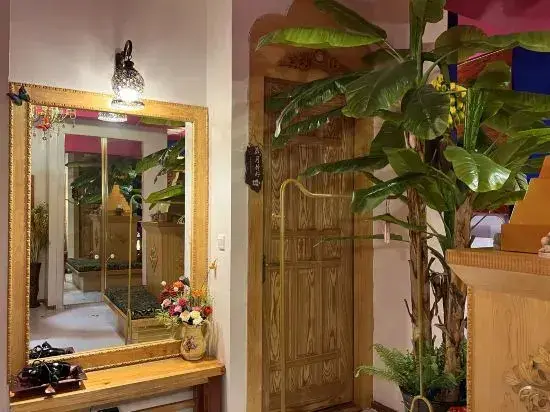 Куньмин: Artistic serendipity house on Dianchi Lake