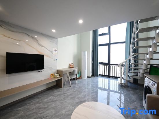 Циндао: Shengzewen Light Luxury Loft Apartment