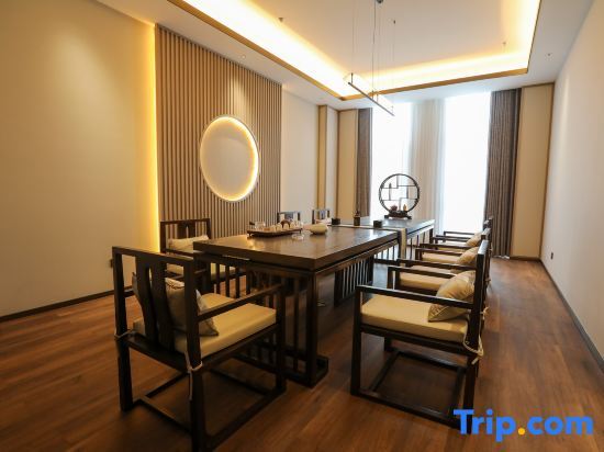 Линьи: Linyi River Hotel