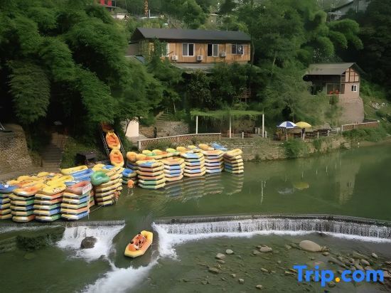 Чэнду: Qingcheng · Homestay in the Misty Rain
